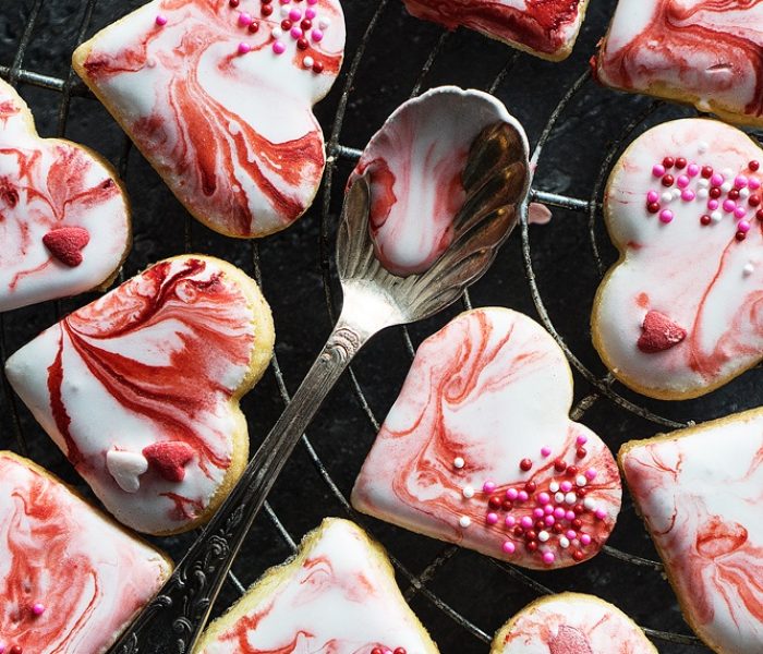 Titel-1Marbled-Cookies-Herzen-mit-marmoriertem-Royal-Icing-ZimtkeksundApfeltarte.com-Andrea-Natschke-Hofmann-Foodblog-Foodfotografie-Foodstyling-Fotografie-6-von-7